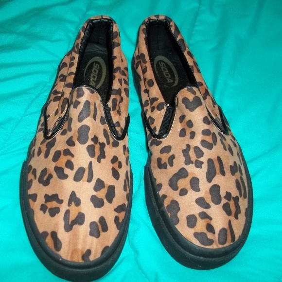 Soda Shoes - Soda Slip on Sneaker Cheetah SIZE 7.5